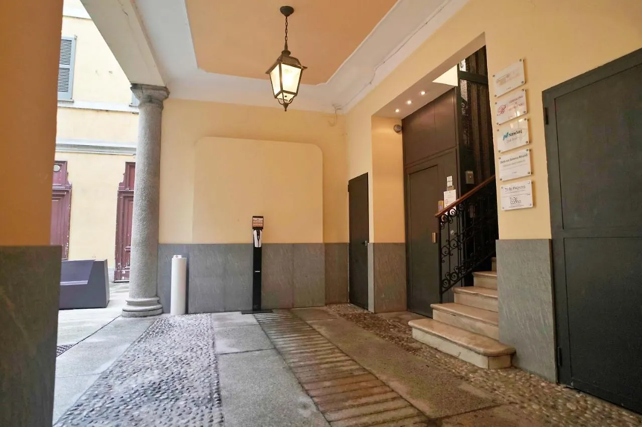 Chic 1Bdr With Shared Terrace Steps From Duomo By Rentopolis 米兰 0*,  意大利